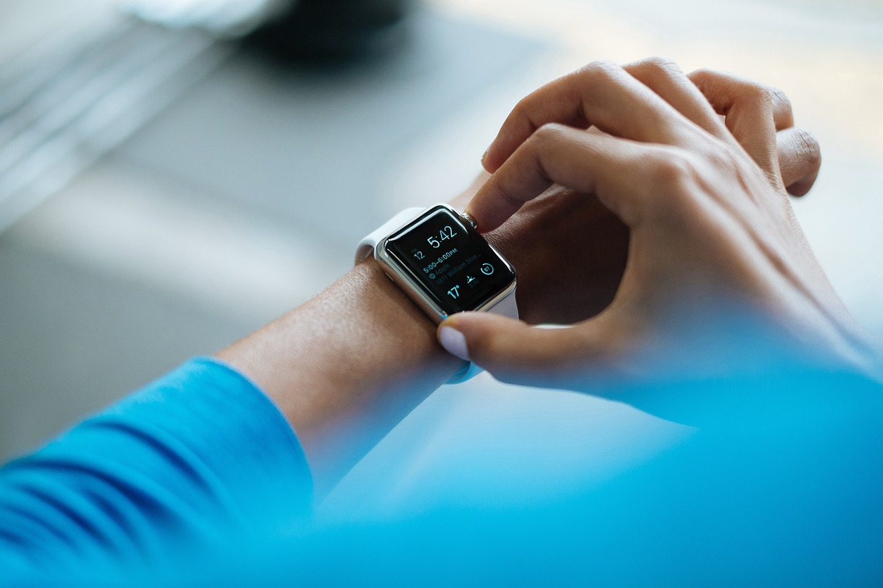 3 Ways Wearable Tech Can Improve Your Logistics